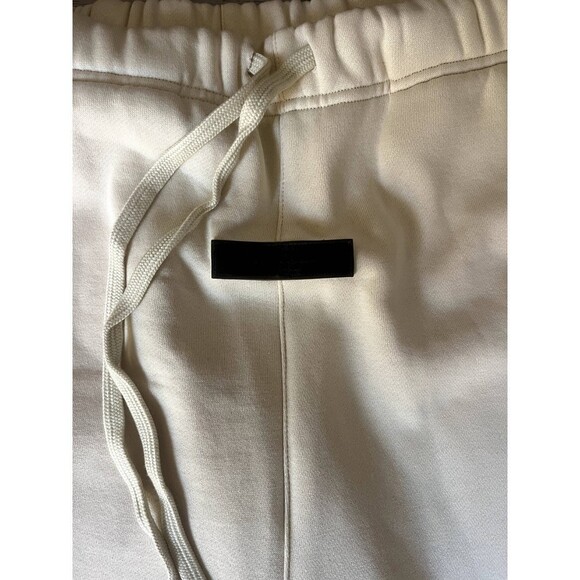 Fear of God Essentials Sweatshorts Eggshell Brand New - Picture 4 of 6